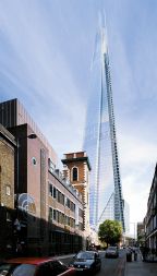 The Shard, stolpnica italijanskega arhitekta Renza Piana v Londonu, ki naj bi bila končana leta 2012, bo ena najvišjih stolpnic v Evropi in najvišja v Angliji. Z drzno in vpadljivo obliko, ki izhaja iz zgodovine gradnje stolpov, ki so ob vznožju široki in se nato ožijo, bo spremenila panoramo Londona in postala prepoznaven simbol v svetovnem merilu. Po besedah arhitekta bo stolpnica zasnovana trajnostno, in to v humanem, energetskem, ekonomskem in tehnološkem smislu The Shard, stolpnica italijanskega arhitekta Renza Piana v Londonu, ki naj bi bila končana leta 2012, bo ena najvišjih stolpnic v Evropi in najvišja v Angliji. Z drzno in vpadljivo obliko, ki izhaja iz zgodovine gradnje stolpov, ki so ob vznožju široki in se nato ožijo, bo spremenila panoramo Londona in postala prepoznaven simbol v svetovnem merilu. Po besedah arhitekta bo stolpnica zasnovana trajnostno, in to v humanem, energetskem, ekonomskem in tehnološkem smislu