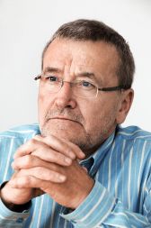 Dušan Keber, nekdanji minister za zdravje: &raquo;Zasebni zdravstveni sistem tudi v najbolj urejeni državi podraži zdravstvene storitve za vsaj deset odstotkov, lahko pa tudi za dvajset odstotkov in več.&laquo;