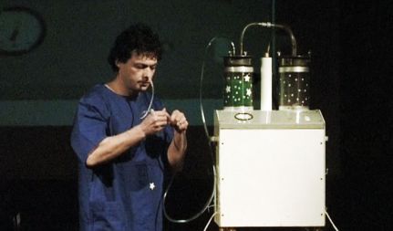 Evropske zvezdice plapolajo v aspiratorju, performans Evropa 1, 1998