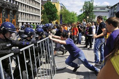 Objestnost in nastopaštvo kot končni rezultat demonstracij. Objestnost in nastopaštvo kot končni rezultat demonstracij.