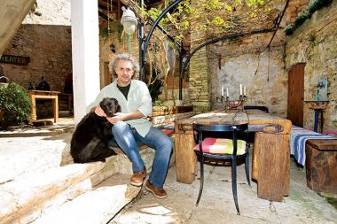 Tomislav Pavlek, lastnik restavracije in jazz bara Kamene priče, ki vsako leto v avgustu organizira mednarodni jazz festival: &raquo;Sponzorji so na festivalu strogo prepovedani.&laquo; 