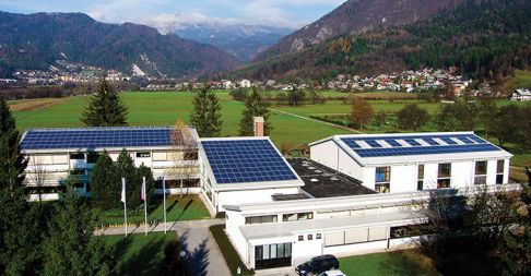 Elektrarna na strehi osnovne šole in telovadnice v Križah. Moč 80 kW.