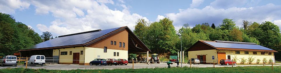 Največja fotonapetostna elektrarna v Sloveniji. Biotehniški šolski center Naklo v Strahinju. Moč 90 kW.