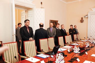 Zasedanje komisije za reševanje vprašanj prikritih grobišč: Mitja Ferenc, Marko Štrovs, Jože Dežman, Pavle Jamnik &hellip;