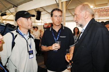 Svoj delež krivde za veliko polomijo bo moral prevzeti tudi prvi mož Petrola Marko Kryžanovski in sedanji predsednik Petrolovega nadzornega sveta Viktor Baraga, ki sta zanetila vojno z Istrabenzom. Na sliki z Dimitrijem Ruplom na diplomatski regati.