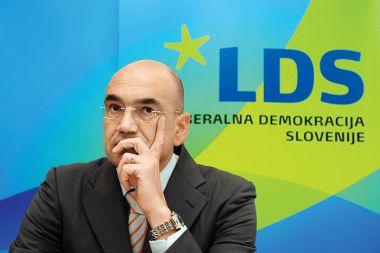 Morali bi ga izbrati nadzorniki, a so jih stranke v zakulisju očitno prehitele: predsednik uprave največje slovenske banke, NLB, je pripadel LDS: Draško Veselinovič.