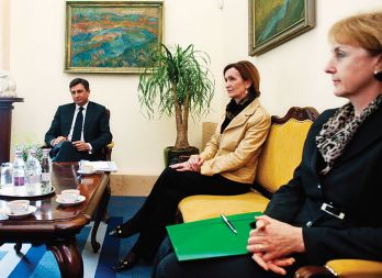 Borut Pahor, Barbara Brezigar in Branka Zobec Hrastar pred sestankom 19. marca 2010.