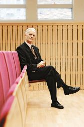 &raquo;Smo apolitična družba, naša najpomembnejša prednost je Krekov poslovni sistem, ki prihaja na slovenski finančni trg neobremenjen s preteklostjo in postaja sinonim za stabilno in varno naložbo,&laquo; - Ekonom mariborske nadškofije Mirko Krašovec, 1994