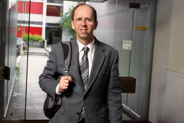 &ldquo;Podjetja imajo še nekaj rezerv, a bodo te kmalu pošle.&rdquo; - Dr. Dušan Mramor, dekan Ekonomske fakultete v Ljubljani