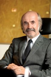 Edvard Svetlik, Hidria: &raquo;Res je, da se gospodarstvo spoprijema z recesijo, ki jo čutimo tudi v industrijah, na katere se osredotoča Hidria. Zavedamo se, da bodo konkurenčnost na zahtevnem globalnem trgu ohranjala le podjetja, ki bodo intenzivno vlagala v razvoj znanja in visokih tehnologij.&laquo;