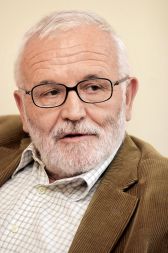 Jože Mencinger, Ekonomski inštitut Pravne fakultete v Ljubljani: &raquo;Bomo v letu 2008 pobrali vse, kar bi morda morali pobrati že prej? Morda. A za zdaj se milijoni iz EU zdijo golob na strehi, ki z realnostjo nima veliko opraviti.&laquo;