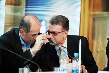 Da se ne sliši: Janez Janša in Tone Krkovič na okrogli mizi o Manevrski strukturi narodne zaščite, 18. maja 2010.