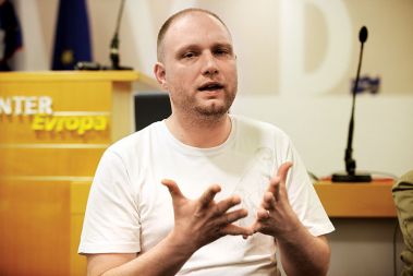 Mitja Čander literarni urednik in esejist Mitja Čander literarni urednik in esejist