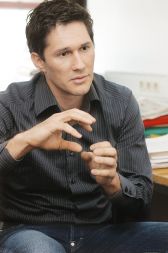 Sašo Polanec, ekonomist: &raquo;Dvig temeljne obrestne mere je dvig obrestnih mer Euribor. Te vstopajo v večino posojilnih pogodb s spremenljivo obrestno mero, tako da se bodo mesečni obroki za posojila povečali tako podjetjem kot gospodinjstvom.&laquo; 