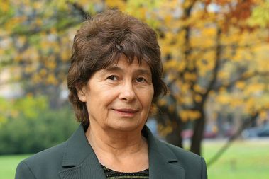 &ldquo;Levica ni sposobna obsoditi revolucije. In ker tega ni sposobna in vztraja pri enačenju narodnoosvobodilnega boja in revolucije kot enega in istega, se desnica pač zaganja vanjo in s tem, ko odklanja revolucijo, ipso facto zanika tudi narodnoosvobodilni boj.&rdquo; - Dr. Spomenka Hribar