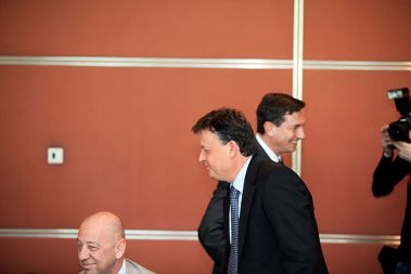 Zgornji odstotek slovenske družbe se ekonomsko najhitreje krepi. Na sliki njuna člana, predsednik vlade Borut Pahor in prvi pivovar Boško Šrot. 