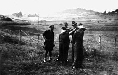 Po zaslugi nekaterih italijanskih politikov in zgodovinarjev italijanska javnost še vedno ne ve za genocidno preteklost italijanskega fašizma. Medtem ko je Slovenija sprejela poročilo slovensko-italijanske komisije zgodovinarjev o med- in povojnem dogajanju na obeh straneh meje, torej o dejanjih fašistov in povojnih obračunih jugoslovanske vojske, Italija tega še vedno ni storila.