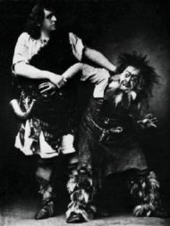 Siegfried davi Mimo v predstavi Nibelunški prstan iz leta 1900 