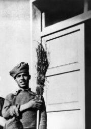 Ciril v konfinaciji v Aquili (1942)