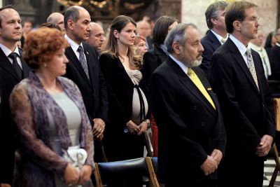 Družina Janša pri maši za domovino