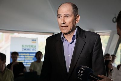 Dušni pastir stranke SDS: Najprej čast, nato oblast