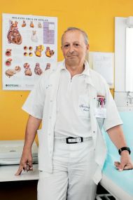 Prim. dr. Marjan Fortuna, kardiolog na oddelku za urgentno interno medicino UKC Ljubljana: &raquo;Tako kot je sedaj, je dopolnilno zavarovanje pravzaprav obvezno, saj če nisi dopolnilno zavarovan, imaš dejansko manj pravic.&laquo;