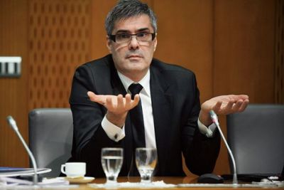 Mnogi dvomijo, da bo ministru za zdravje Dorijanu Marušiču uspelo zmagati v bitki z zasebnimi zavarovalnicami in odpraviti dopolnilno zavarovanje, pa čeprav je večina javnosti tej zamisli naklonjena.
