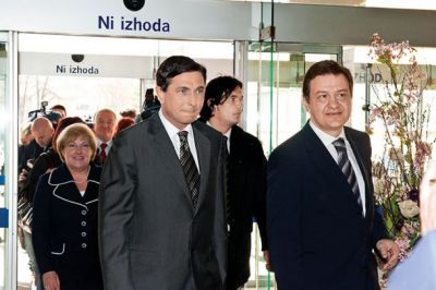 Simon Vrhunec, generalni direktor UKC Ljubljana: &raquo;Ideja načeloma ni slaba, vprašljiva pa je njena izvedljivost. Pametno bi bilo razmisliti tudi v smeri, kako prispevek za obvezno zavarovanje vezati na vse prihodke, za katere plačujemo dohodnino, namesto da je ta še naprej vezan samo na plačo.&laquo;