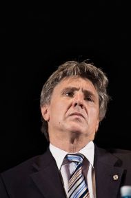 Poslanca SDS Mira Petka skrbi, da bi bil reakcijski čas specialne policijske enote v primeru pojave Milana Kučana pri vzponu na Triglav predolg.