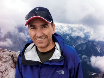 Janez Janša na vrhu v jakni The North Face