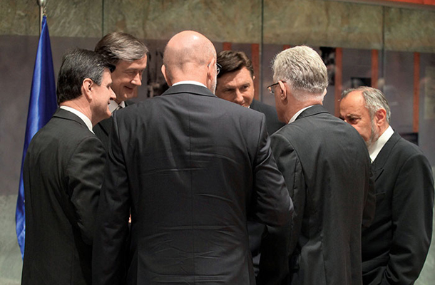 Katera inštitucija bo ukinjena naslednja? Predsednik državnega sveta Blaž Kavčič, predsednik republike Danilo Türk, predsednik vrhovnega sodišča Branko Masleša, predsednik vlade Borut Pahor, predsednik državnega zbora Pavel Gantar in predsednik ustavnega sodišča Ernest Petrič | Borut Krajnc