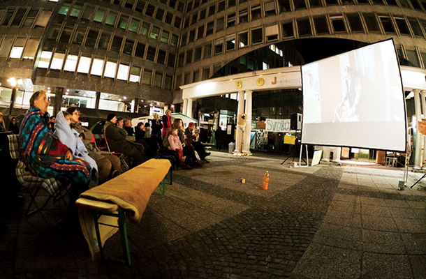 Brezplačna projekcija filma Aleksandrinke avtorja Metoda Pevca, Gibanje 15o, ploščad pred Borzo, Ljubljana | Sašo Slaček