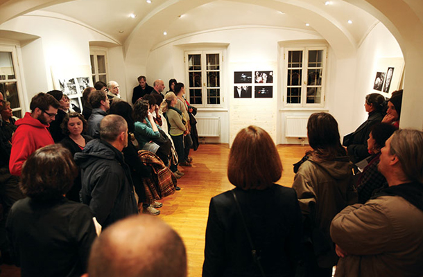 Fotografska razstava »Svet, kakršen pač je«, iz slovenske socialne dokumentarne fotografije kuratorice Mete Krese, Galerija Miklova hiša, Ribnica | Borut Krajnc
